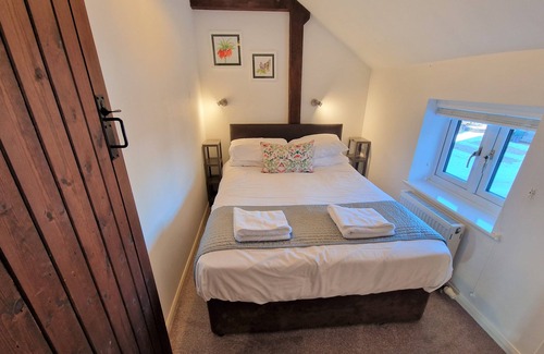 Ivinghoe Cottage | The Hayloft - an one bedroom (larger) that sleeps 2 guests in 1 bedroom