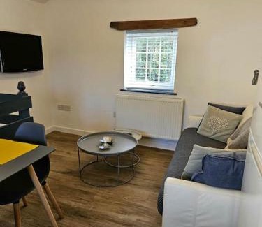 Mount Hawke House | The Hayloft, Bannsvale Farm