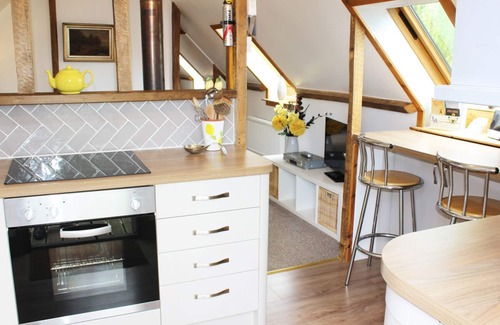 West End Apartment | THE HAYLOFT, pet friendly, character holiday cottage in Necton