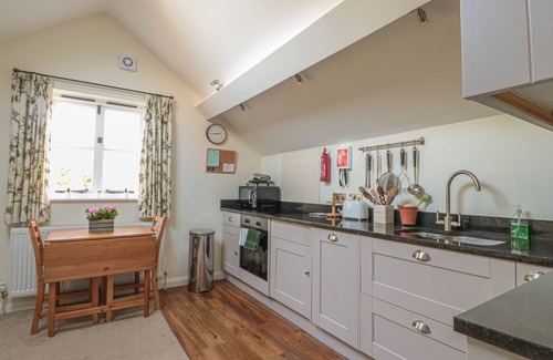 Little Cowarne Apartment | THE HAYLOFT, romantic, with a garden in Bishop's Frome