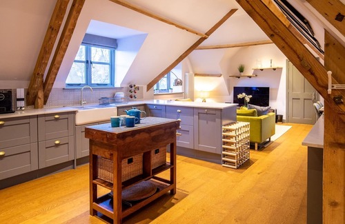 Winchcombe House | The Hayloft - sleeps 6 guests in 3 bedrooms