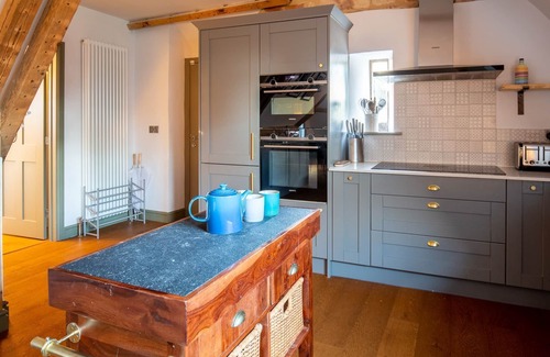 Winchcombe House | The Hayloft - sleeps 6 guests in 3 bedrooms