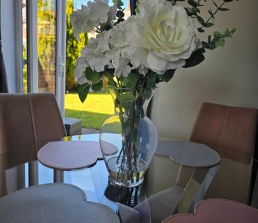 Walkden House | The Heart - Cosy 3 bedroom house with double driveway and Garden in Manchester