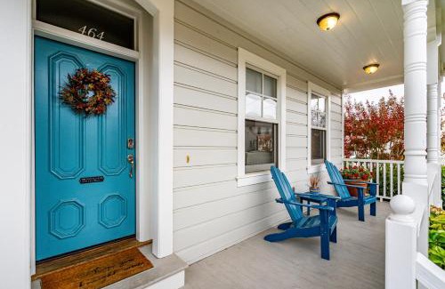 Sonoma House | The Heart of Sonoma Plaza, Stylish 1877 Victorian