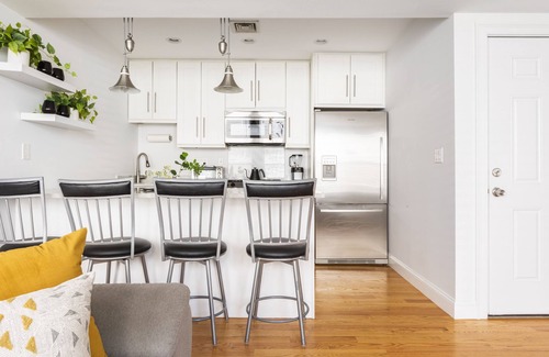 Columbus Park - Andrew Square Condo | The Heart of Southie (Garage + Roof Deck)