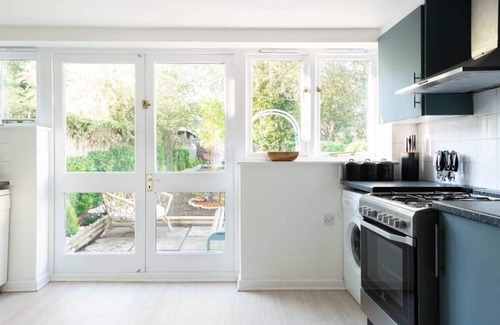 Summertown House | The Heart of Summertown - Bright & Spacious 3bdr Home With Garden