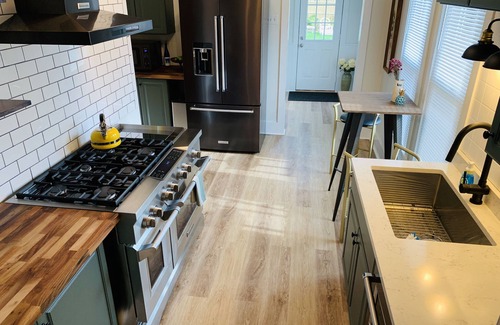 Three Oaks House | The Heartwood House<3 : Dwntwn Three Oaks, 2BR/2BA