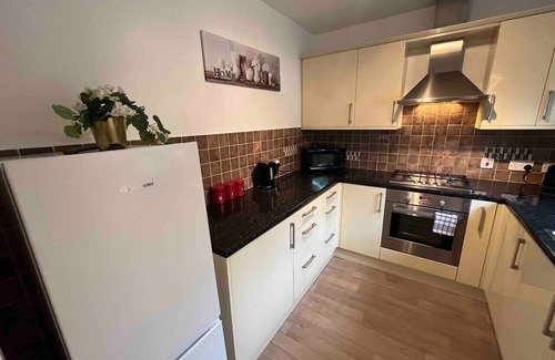 Burton on Trent House | The Heathers - Spacious 3 Bed, Home from Home