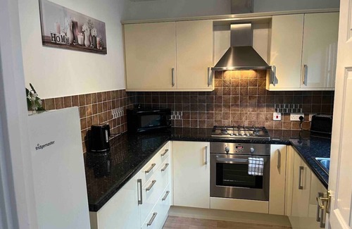 Burton on Trent House | The Heathers - Spacious 3 Bed, Home from Home