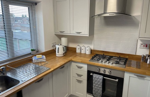 Little Hay Apartment | The Heathmere - A 3 Bed Fully Equipped Apartment near to Birmingham Airport, NEC