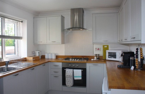 Little Hay Apartment | The Heathmere - A 3 Bed Fully Equipped Apartment near to Birmingham Airport, NEC