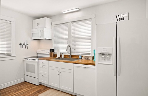 Peoria Heights House | The Heights Hideaway: 2BR Gem