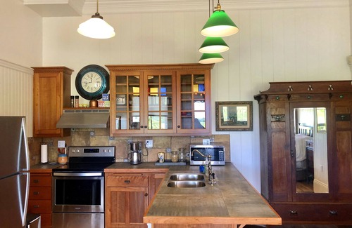 Ferndale House | ★The Heirloom Rose Studio SAVE UP TO 50% incl Washer & Dryer for LONGTERM STAYS★
