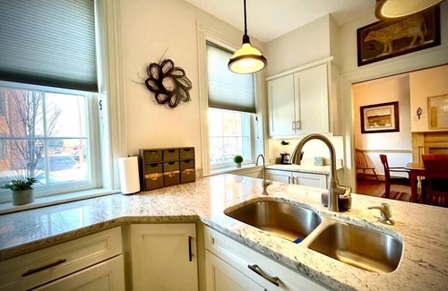 Lancaster House | THE HENDEL HOUSE - COLONIAL DOWNTOWN LANCASTER