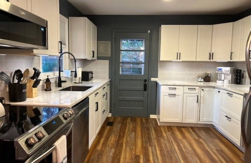 Greensboro House | The HendrixnConvenient, cozy, updated 3 bedroom ranch