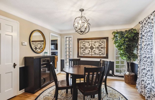Cuyahoga County House | The Henry House I Pet Friendly, Cozy, Convenient
