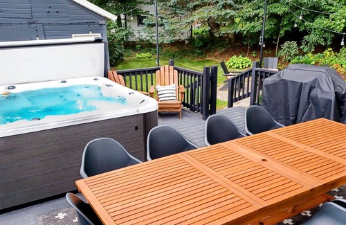 Hensonville House | The Hensonville Honeypot - Hottub, Movie Theatre & Mountain Bikes!