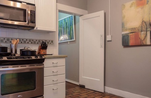 Neartown House | The Hera! Luxury Mansion in Montrose w/Pool 2BR+3