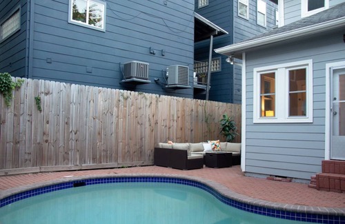 Neartown House | The Hera! Luxury Mansion in Montrose w/Pool 2BR+3