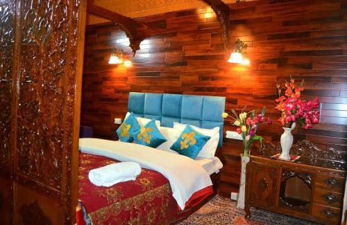 Dal Lake Apartment | The Heritage Amina Group Of Houseboats