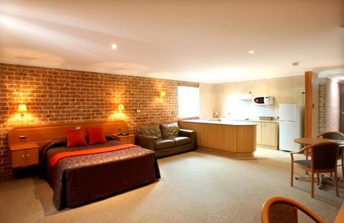 Leumeah Hotel | The Hermitage Motel