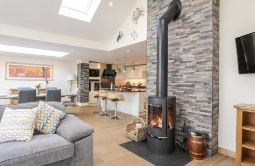 Rhosneigr House | The Herun