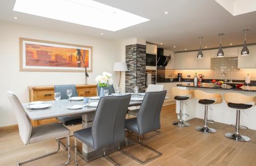 Rhosneigr House | The Herun