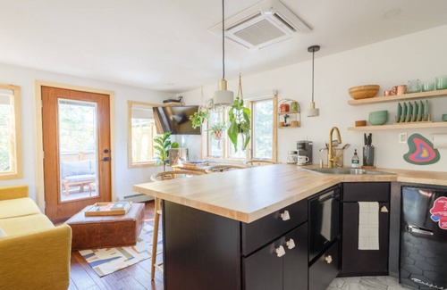 Woodstock House | The Herwood Inn