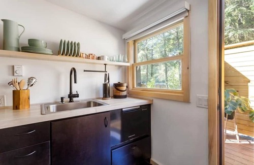 Woodstock House | The Herwood Inn