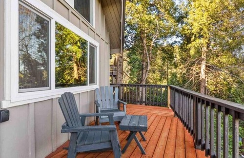 Crestline House | The Hibernation Station at Lake Gregory