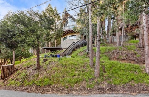 Crestline House | The Hibernation Station at Lake Gregory