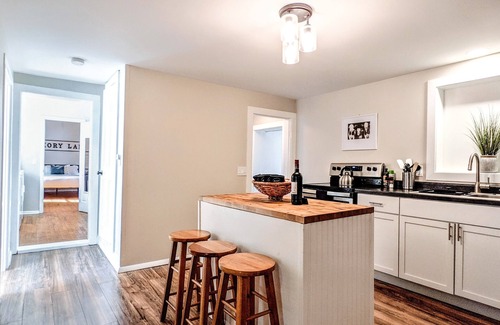 Three Oaks House | The Hickory House - Walk to Downtown Three Oaks - Week Stay Discount