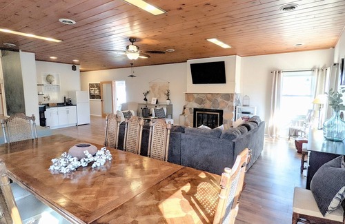 Three Oaks House | The Hickory House - Walk to Downtown Three Oaks - Week Stay Discount