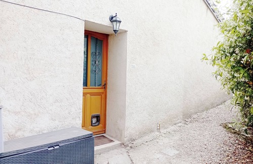 Thorigny-sur-Marne House | The hidden cottage