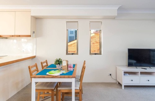 Auchenflower Apartment | The Hidden Flower A Spacious Poolside Abode