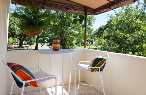 Biloxi Apartment | The Hidden Gem! Book in August and get 10% off. Less crowds, same great food!