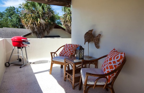 Biloxi Apartment | The Hidden Gem! Book in August and get 10% off. Less crowds, same great food!
