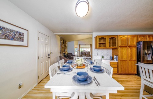 Cedaredge House | The Hidden Gem House- 3 Bedroom house with hot tub