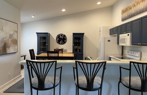 Bonita Springs Condo | "The Hidden Gem" in Spring Run offers golf, tennis, pooln& restaurants!