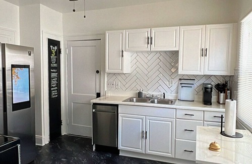 Shaker Heights Apartment | The Hidden Oasis near CLE Clinic & Downtown!