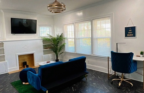 Shaker Heights Apartment | The Hidden Oasis near CLE Clinic & Downtown!