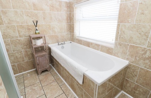Marske-by-the-Sea Cottage | THE HIDE AWAY, pet friendly, with a garden in Marske-By-The-Sea