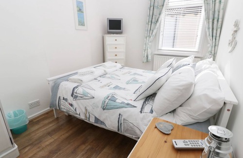 Marske-by-the-Sea Cottage | THE HIDE AWAY, pet friendly, with a garden in Marske-By-The-Sea