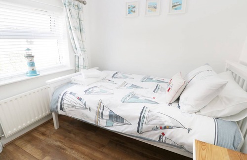 Marske-by-the-Sea Cottage | THE HIDE AWAY, pet friendly, with a garden in Marske-By-The-Sea