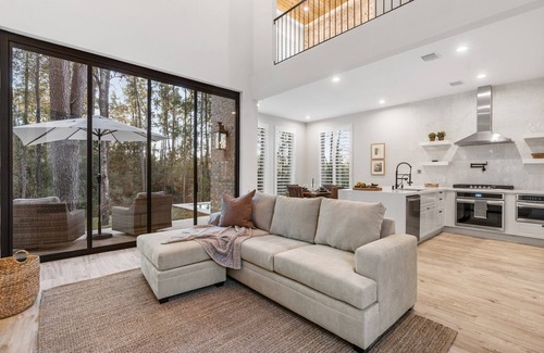 Tomball House | The Hide - Peaceful forest retreat just minutes from the city.