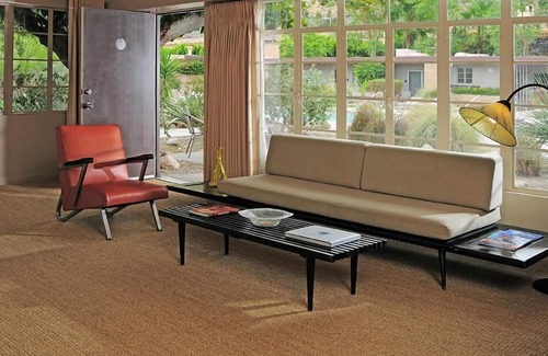 Downtown Palm Springs Hotel | The Hideaway 21 and Over