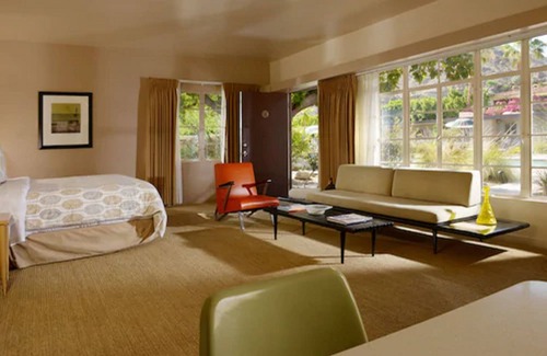 Downtown Palm Springs Hotel | The Hideaway 21 and Over