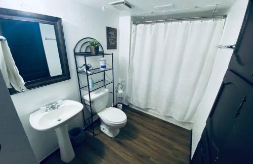 Humble House | The Hideaway 4B/2B House- 10min from IAH