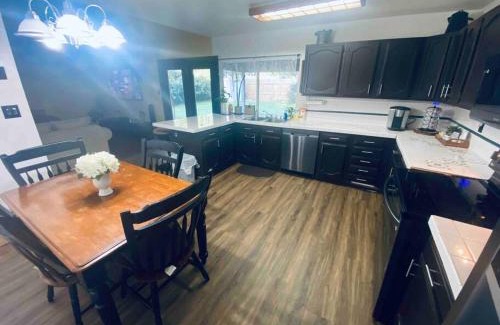 Humble House | The Hideaway 4B/2B House- 10min from IAH