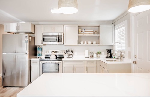 Surf City Apartment | The Hideaway B- Beach - Dog Friendly - Playground - Bikes - Fenced in Yard